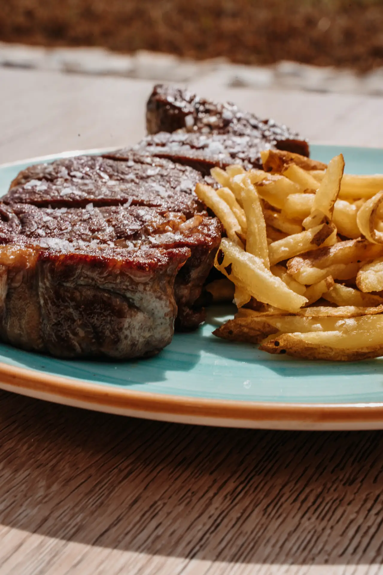 Lomo de vaca a la brasa con patatas